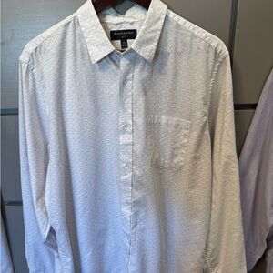 Banana Republic Men's Subtle Patterned White Shirt